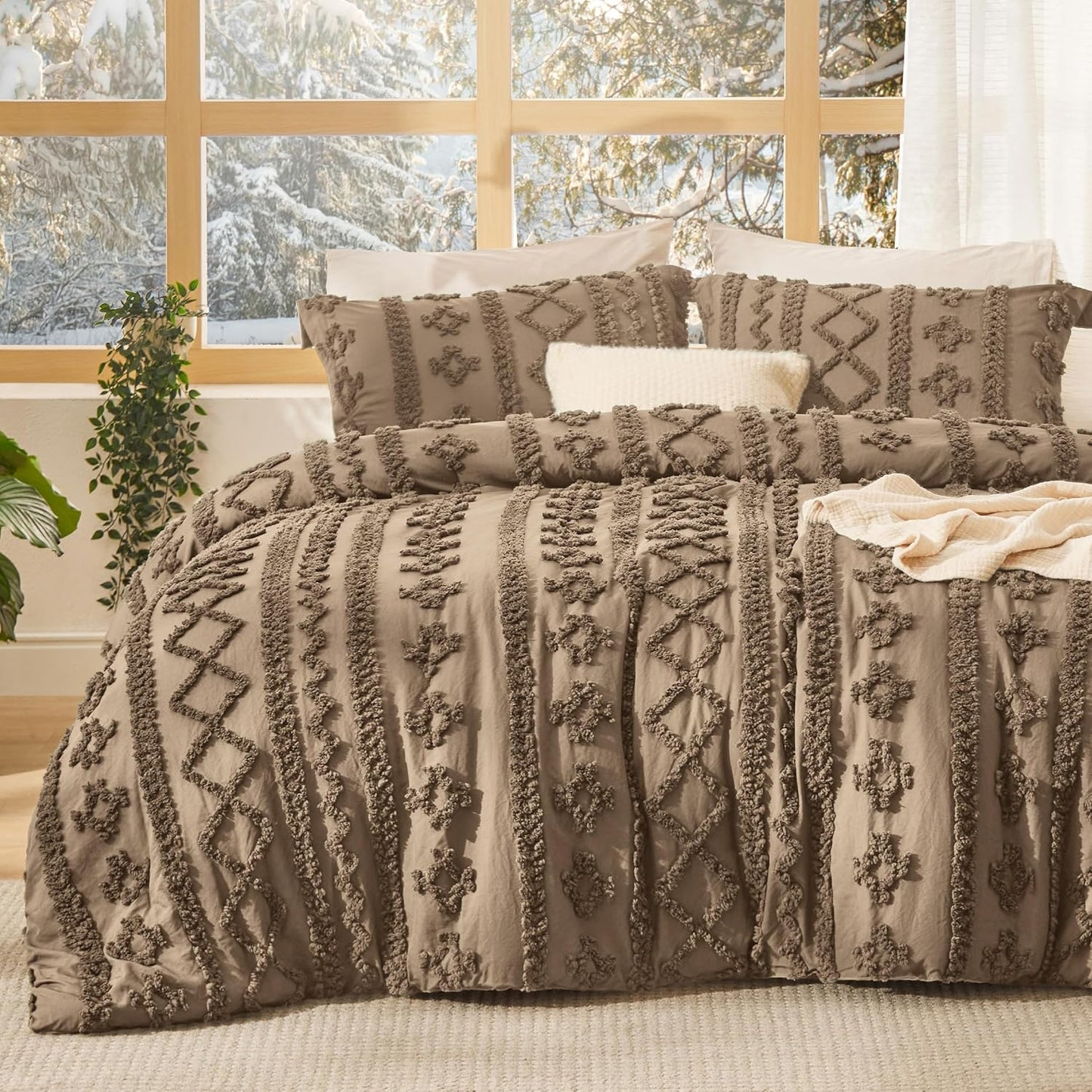 Bedsure Tufted Boho Comforter Set Queen Size - Dark Red Boho Bed Set, GentleSoft™ 3 Pieces Farmhouse Shabby Chic Embroidery Bedding, Gifts for Woman, Soft Jacquard Queen Comforter for All Seasons